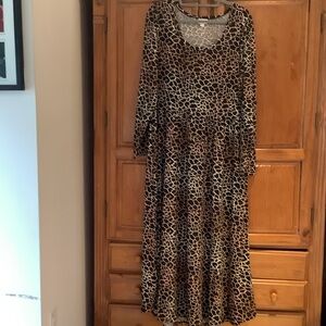 Long Sleeve Giraffe Print Maxi Dress - Brown Women’s size 3x like new